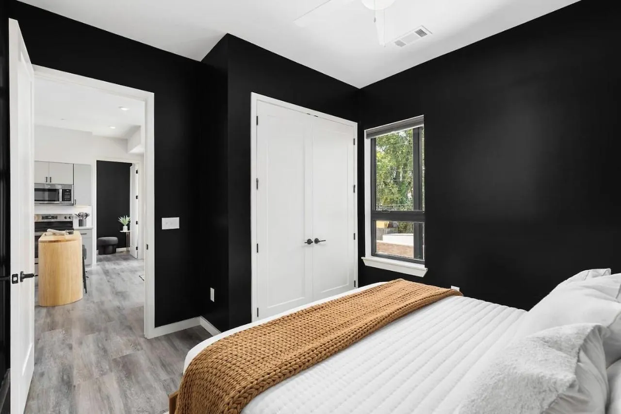 아파트 Chic Music Row Condo Rooftop Deck With City View Gym Office And More 내슈빌 미국