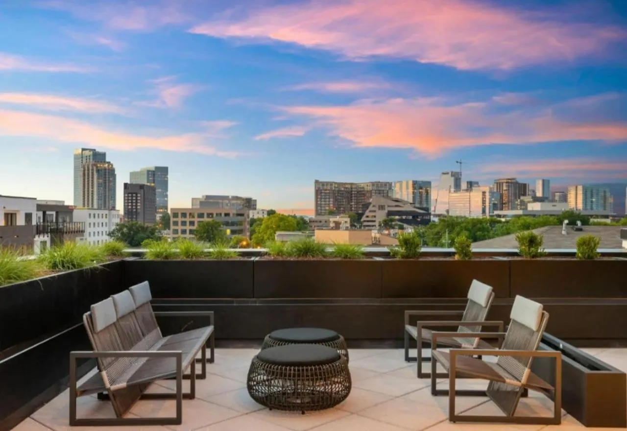 Chic Music Row Condo Rooftop Deck With City View Gym Office And More Nashville Apartament
