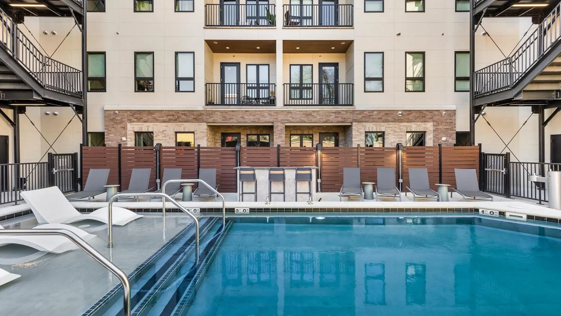 Apartament Chic Music Row Condo Rooftop Deck With City View Gym Office And More Nashville